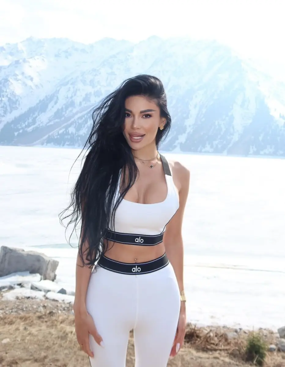 Saniia escort in Dubai