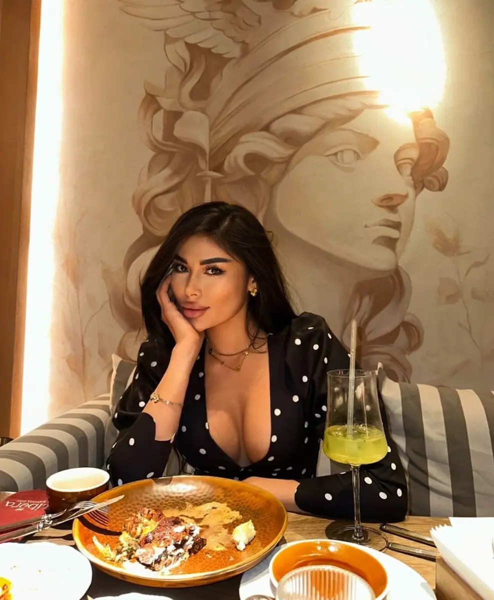 Saniia escort in Dubai
